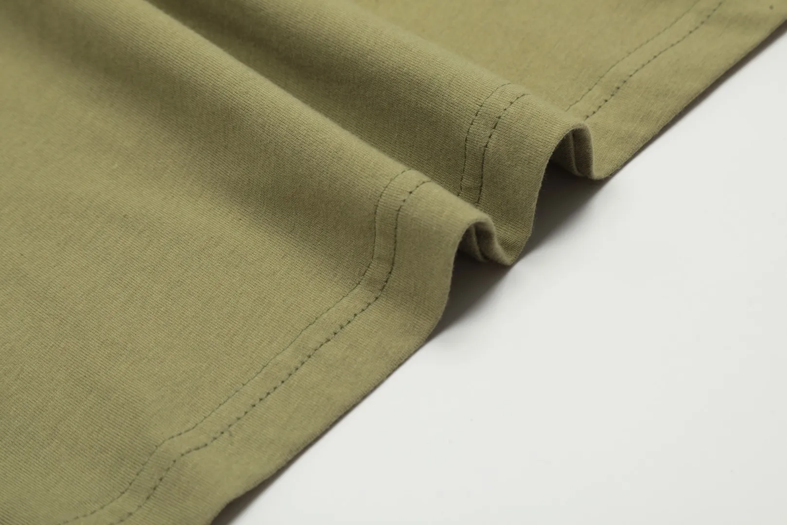 🅿️116 "Top quality" Style number: DS003# (not off the shelves all year round) [Ralph Lauren classic pony embroidered round neck basic short sleeves] ✅Ralph Lauren Ralph Lauren classic basic versatile round neck short sleeves ✅Main supplier platform live broadcast Wholesale entities Replenish when out of stock Not off the shelves ✅ZP quality 1:1 version Scan the code to enter the GF website Z cabinet quality ✅26 pieces of 180g hydrophilic toner 100% cotton fabric, comfortable and soft, strong breathability, high-end, cost-effective, good quality needless to say ✅Restore the original version, the maximum size can be worn up to 210 pounds, loose, comfortable and stress-free ✅Work wear, life wear, suitable for various occasions, must-have recommendation for couples Size: Powder white dark gray blue label light gray white label